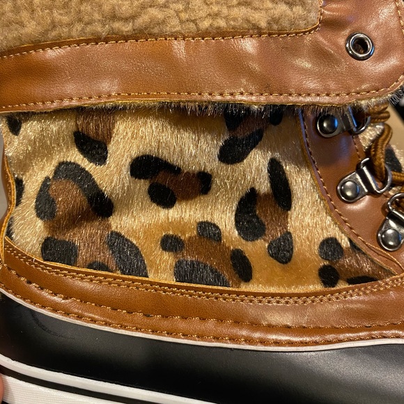 SOLD OUT Leopard Sherpa Winter Duck Ankle Boots - Picture 3 of 3